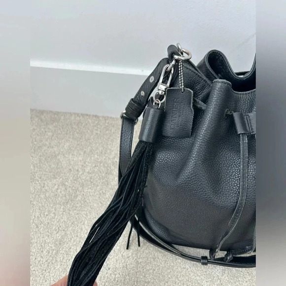 Danier soft leather bucket bag - Picture 3 of 14